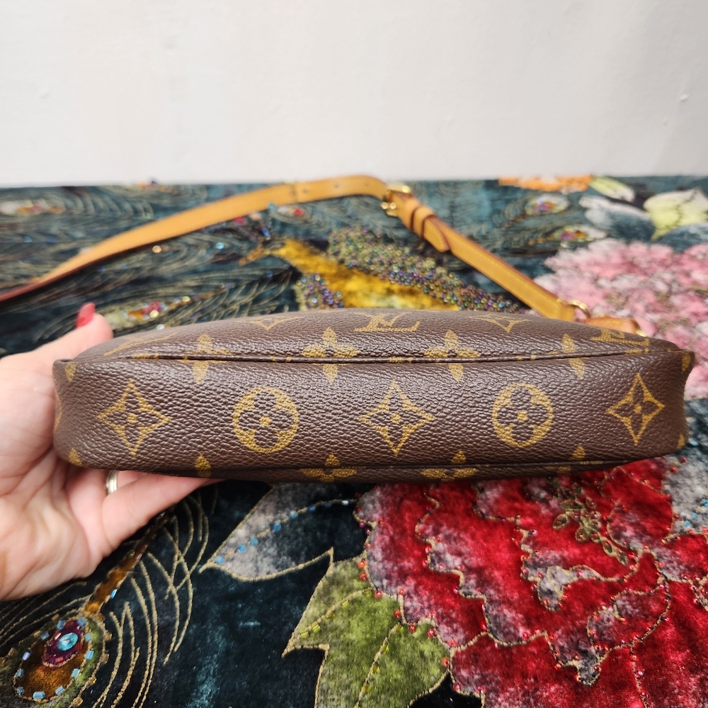 Louis Vuitton Pochette - Picture 5 of 14